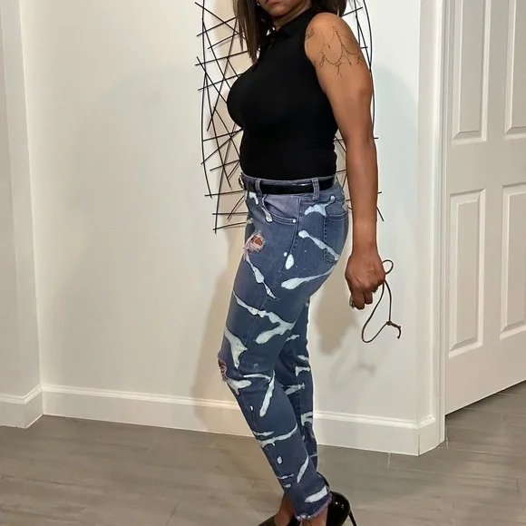 SOLD Custom painted bleached jeans - Picture 3 of 3